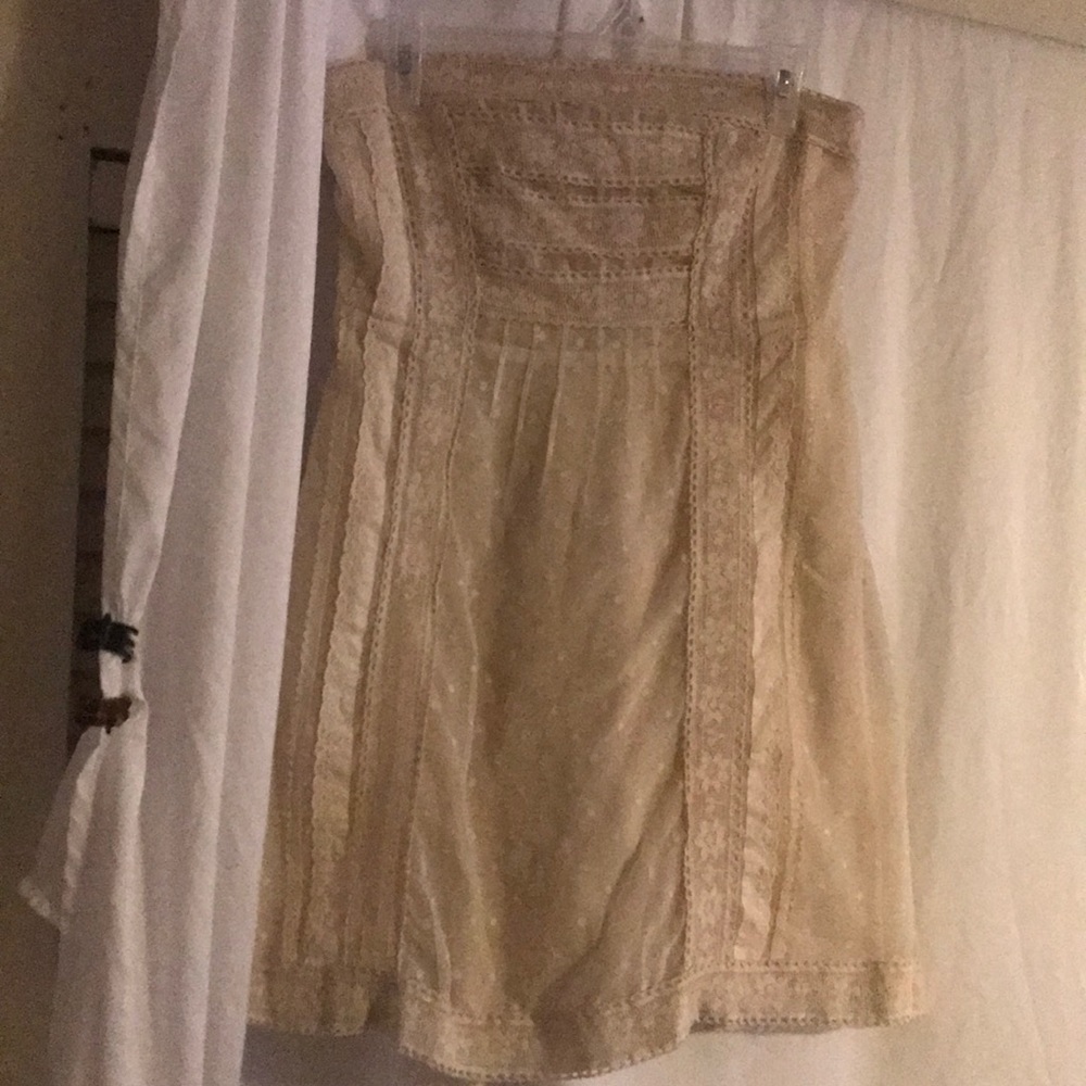 Strapless cream lacy dress